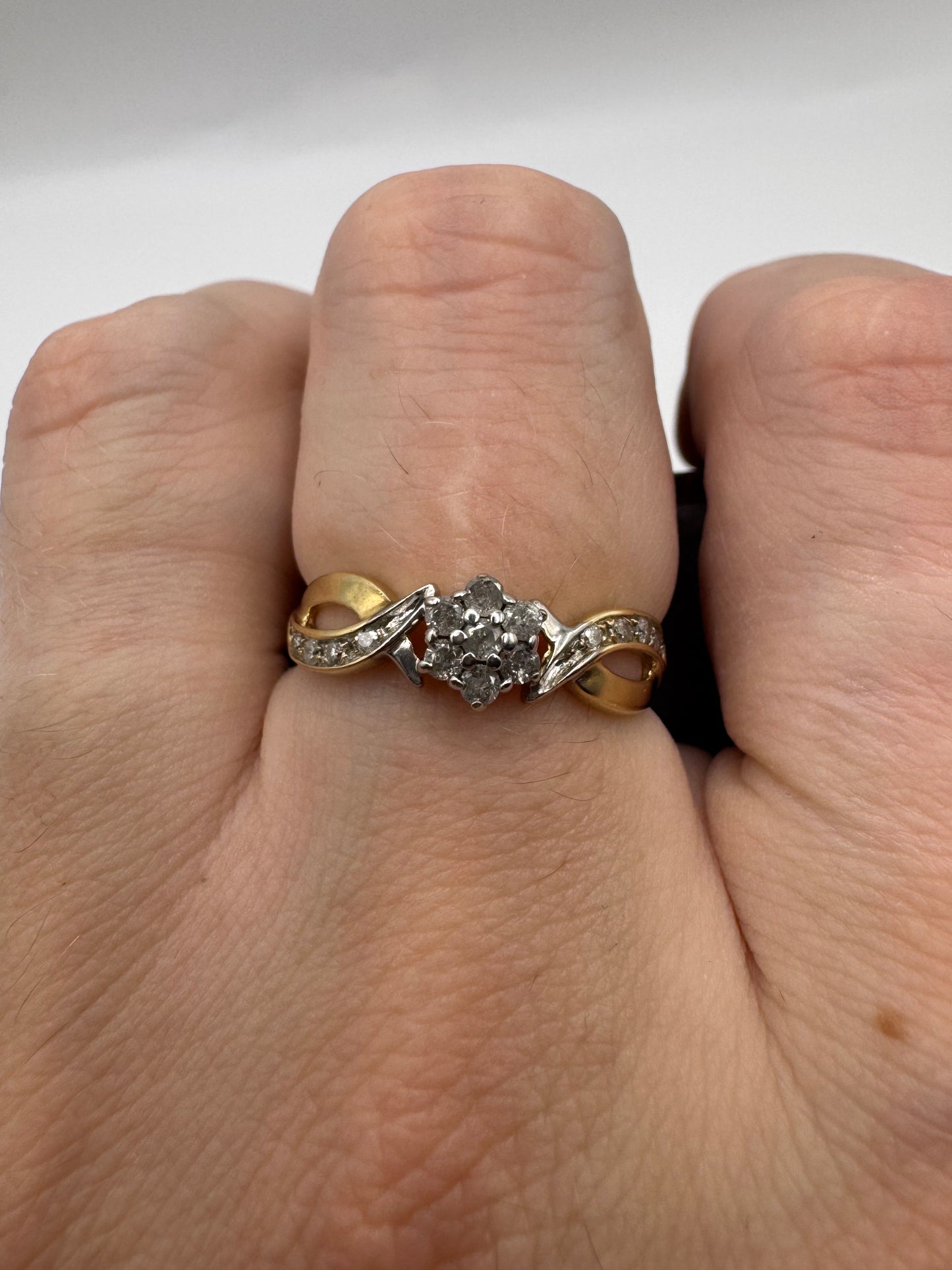 9ct gold diamond cluster ring