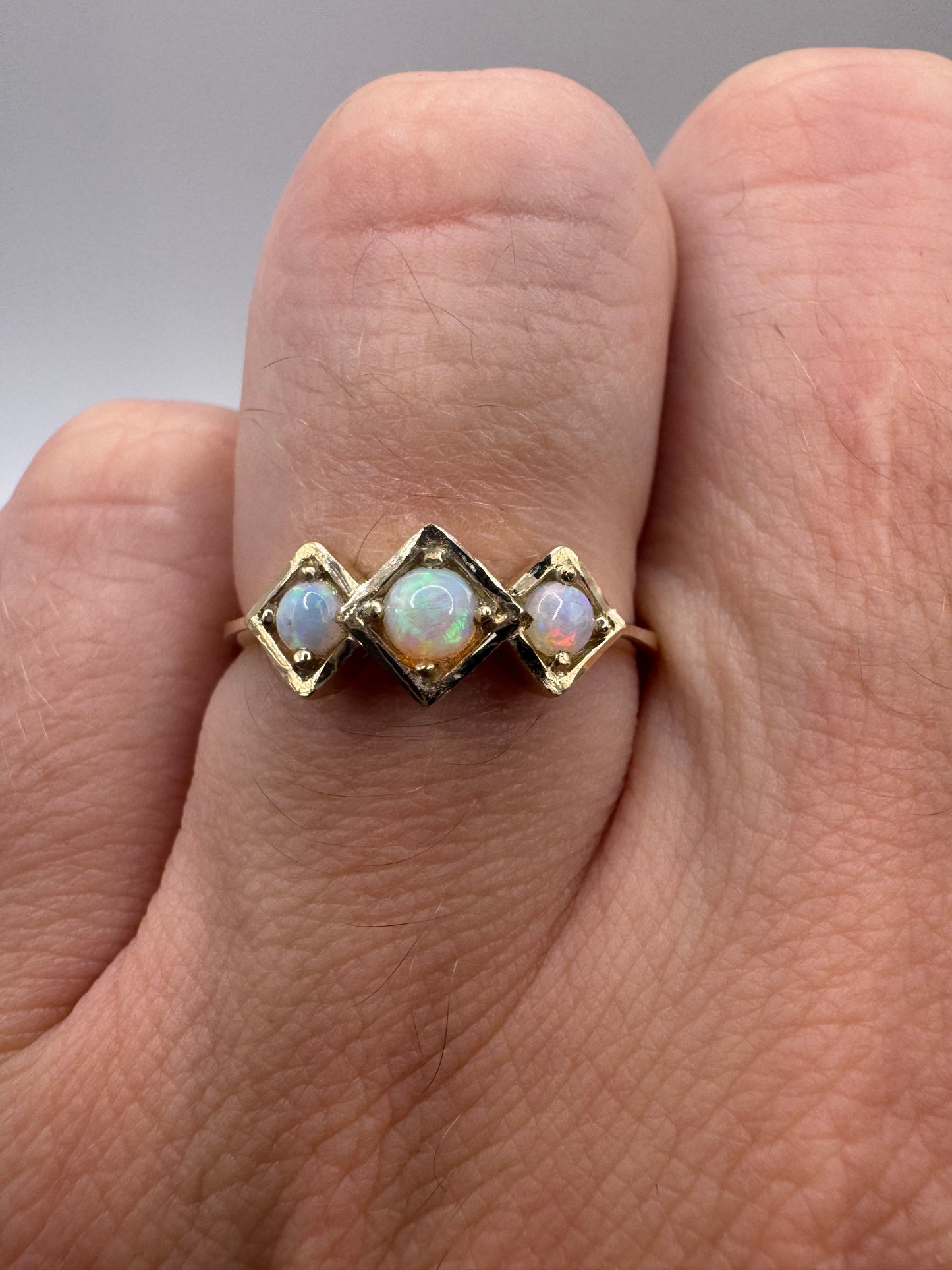 9ct gold opal ring
