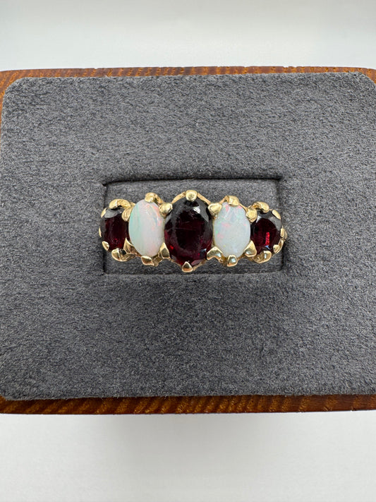 9ct gold garnet and opal ring