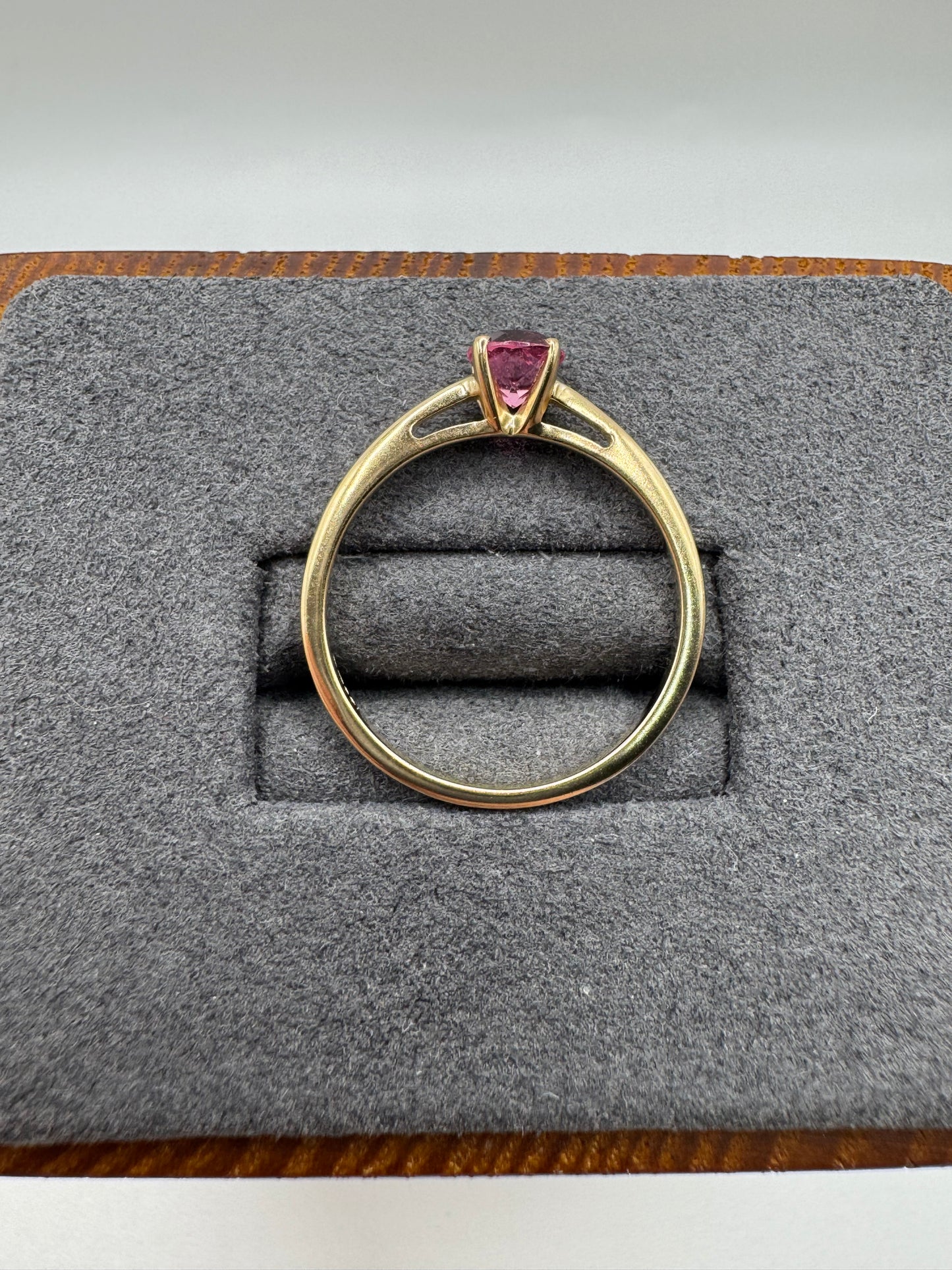 9ct gold pink topaz ring