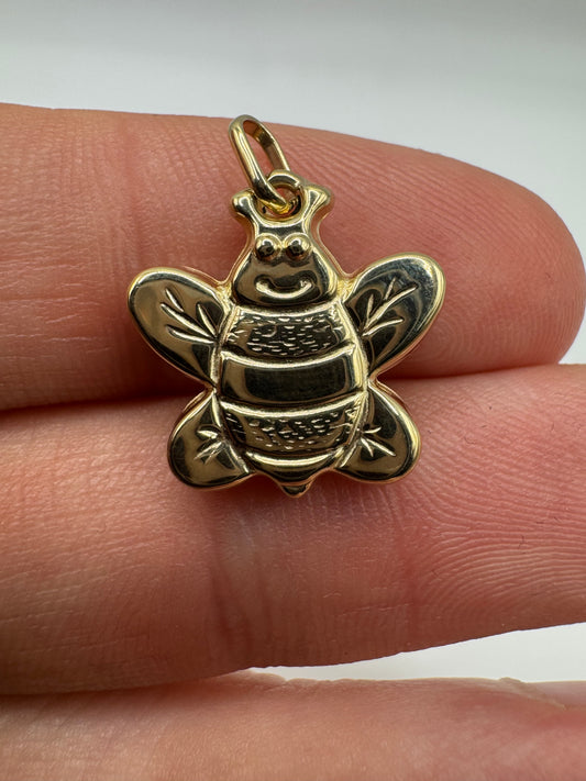 9ct gold bee charm