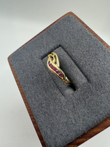 9ct gold ruby ring