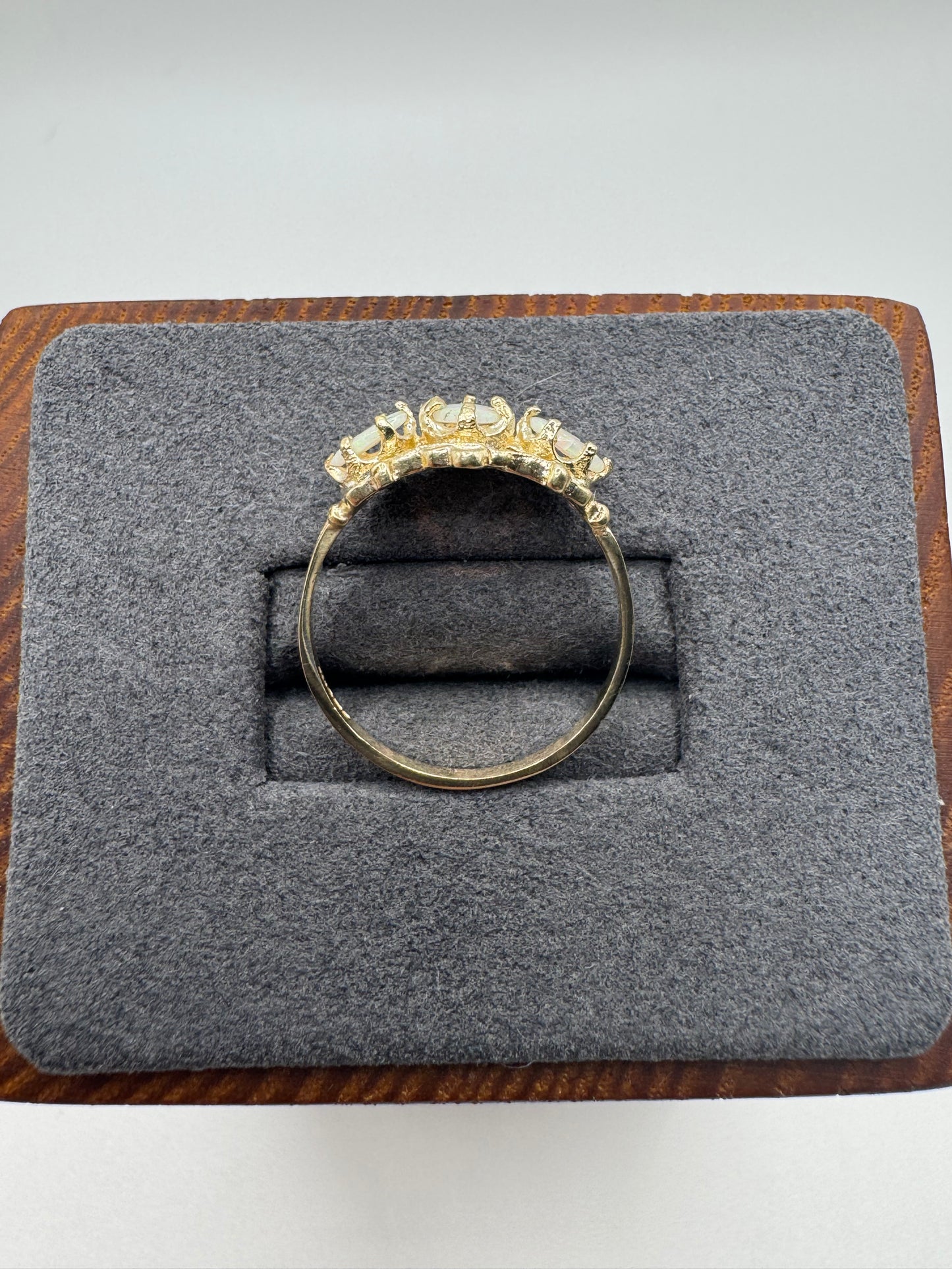 9ct gold opal ring