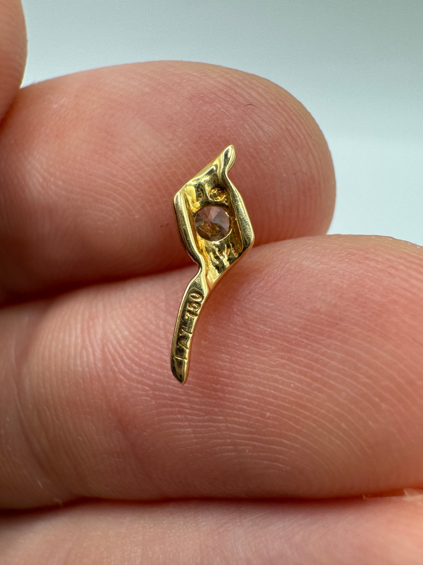 18ct gold diamond solitaire pendant