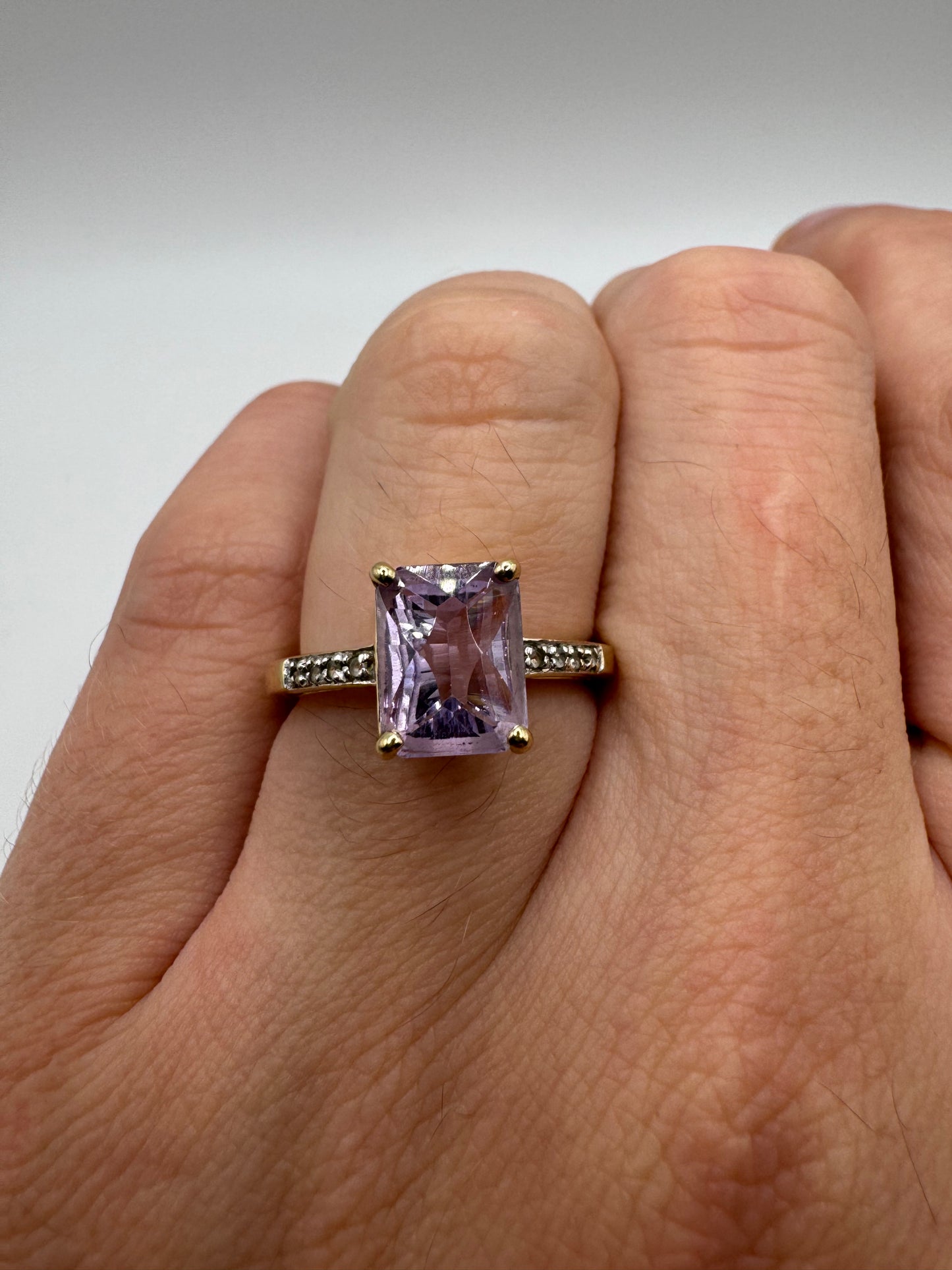 9ct gold kunzite and diamond ring