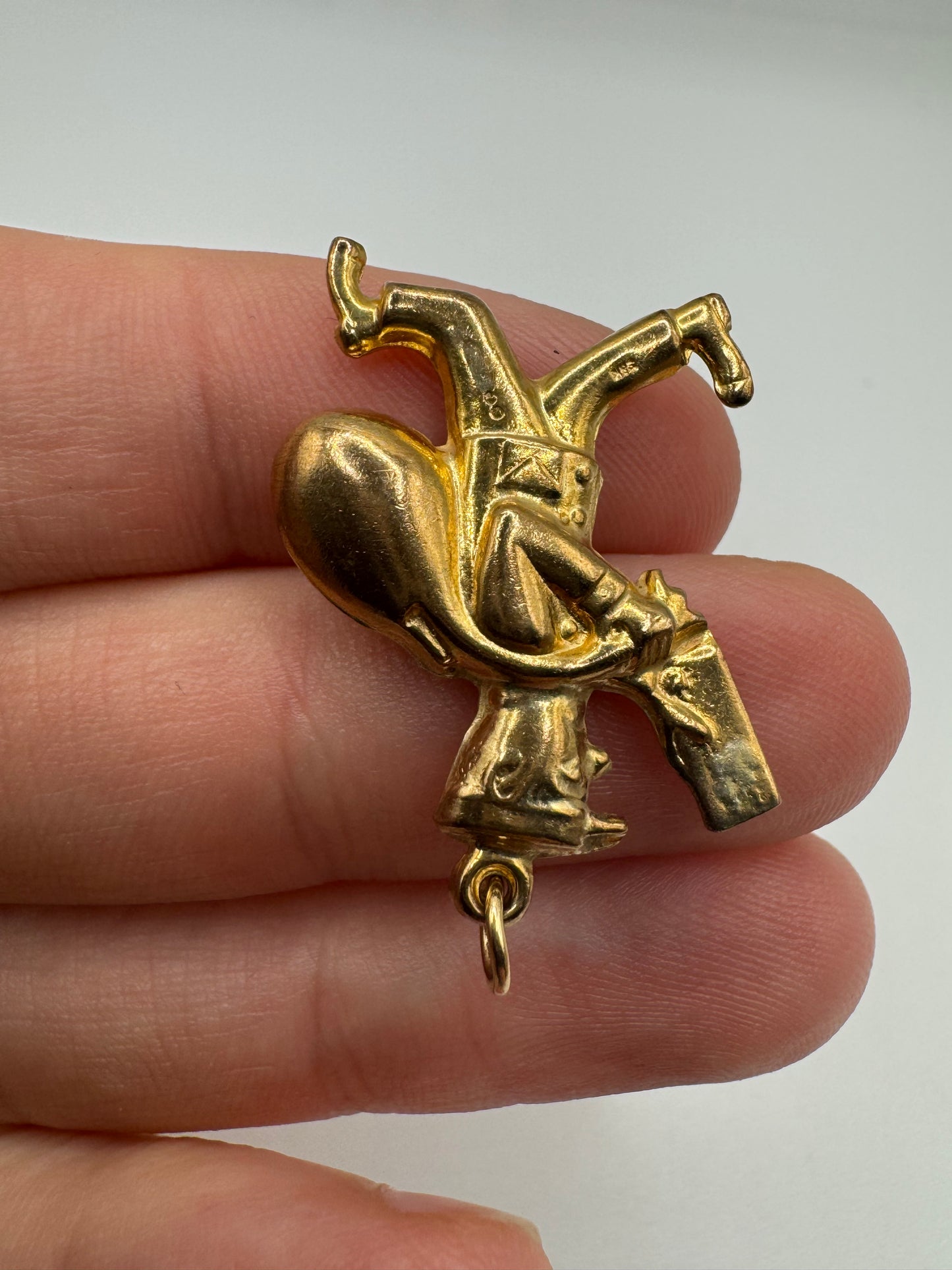 9ct gold postman pendant