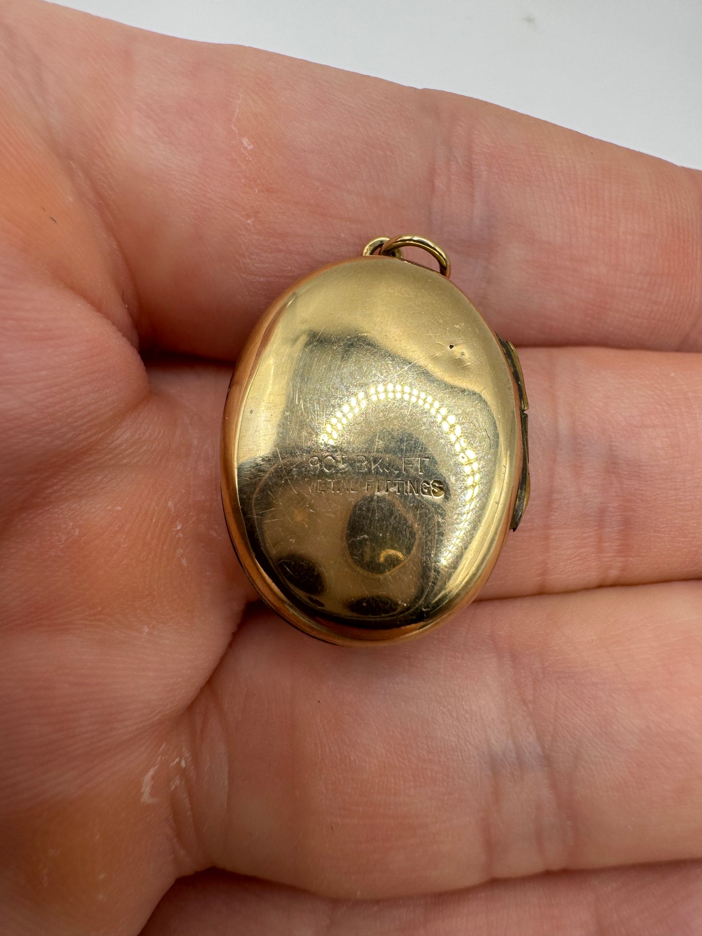 9ct gold front and back engraved locket