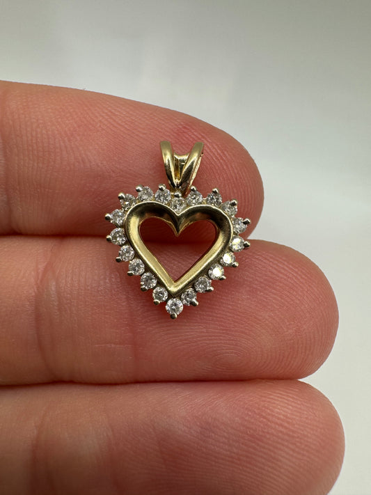 9ct gold 25 point diamond heart pendant