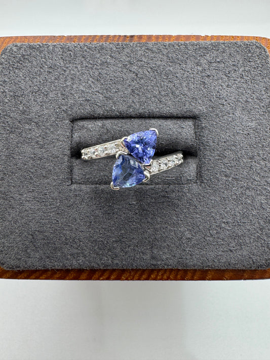 9ct white gold tanzanite and zircon ring