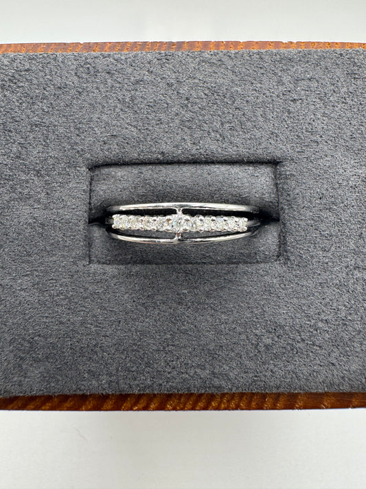 18ct white gold diamond ring