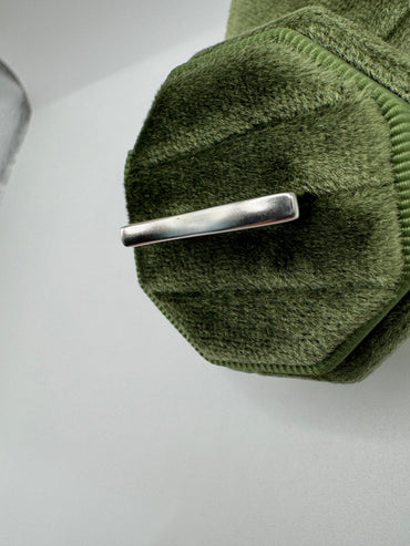 9ct white gold unusually shaped band