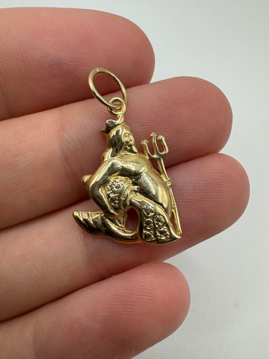 9ct gold Aquarius zodiac pendant