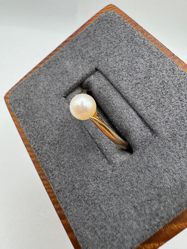 9ct gold pearl ring