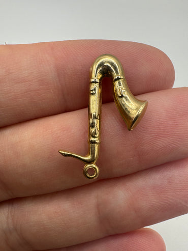9ct gold saxophone charm