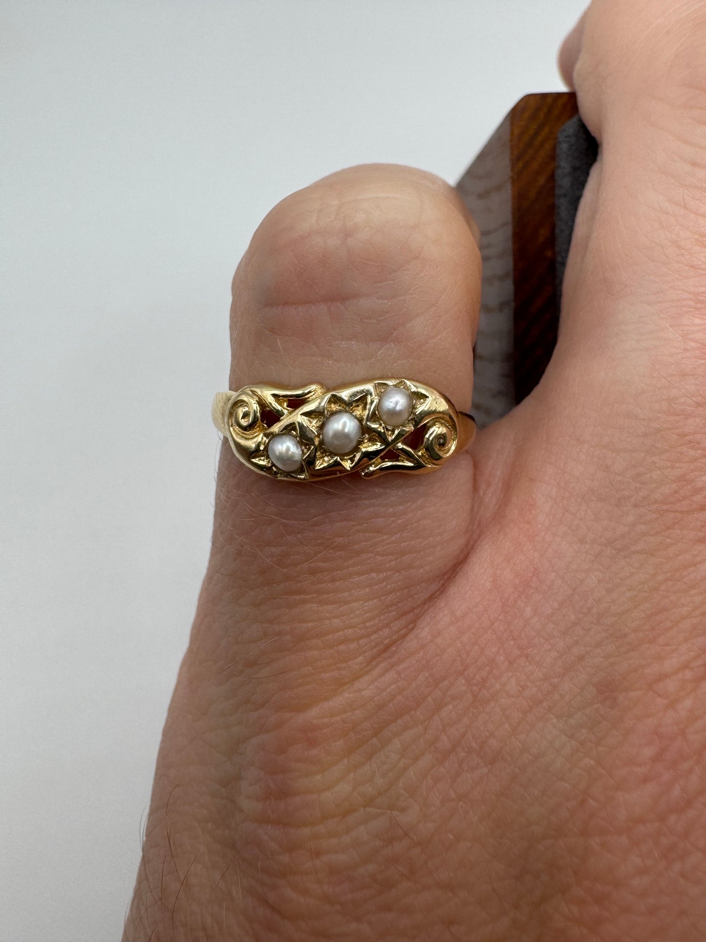 9ct gold pearl gypsy ring