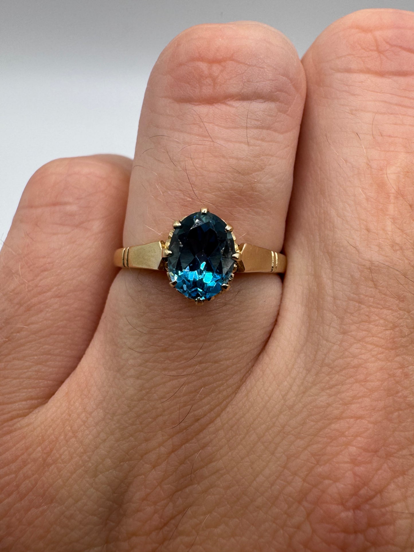 9ct gold topaz ring