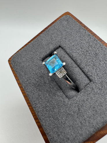 9ct white gold topaz and diamond ring