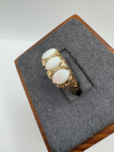9ct gold opal ring