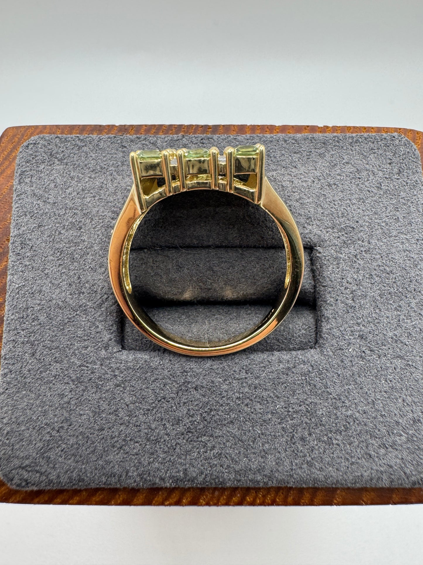 Heavy 9ct gold green sapphire and diamond ring
