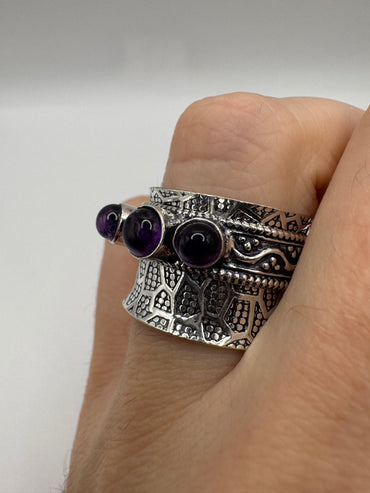 Silver cabochon amethyst ring