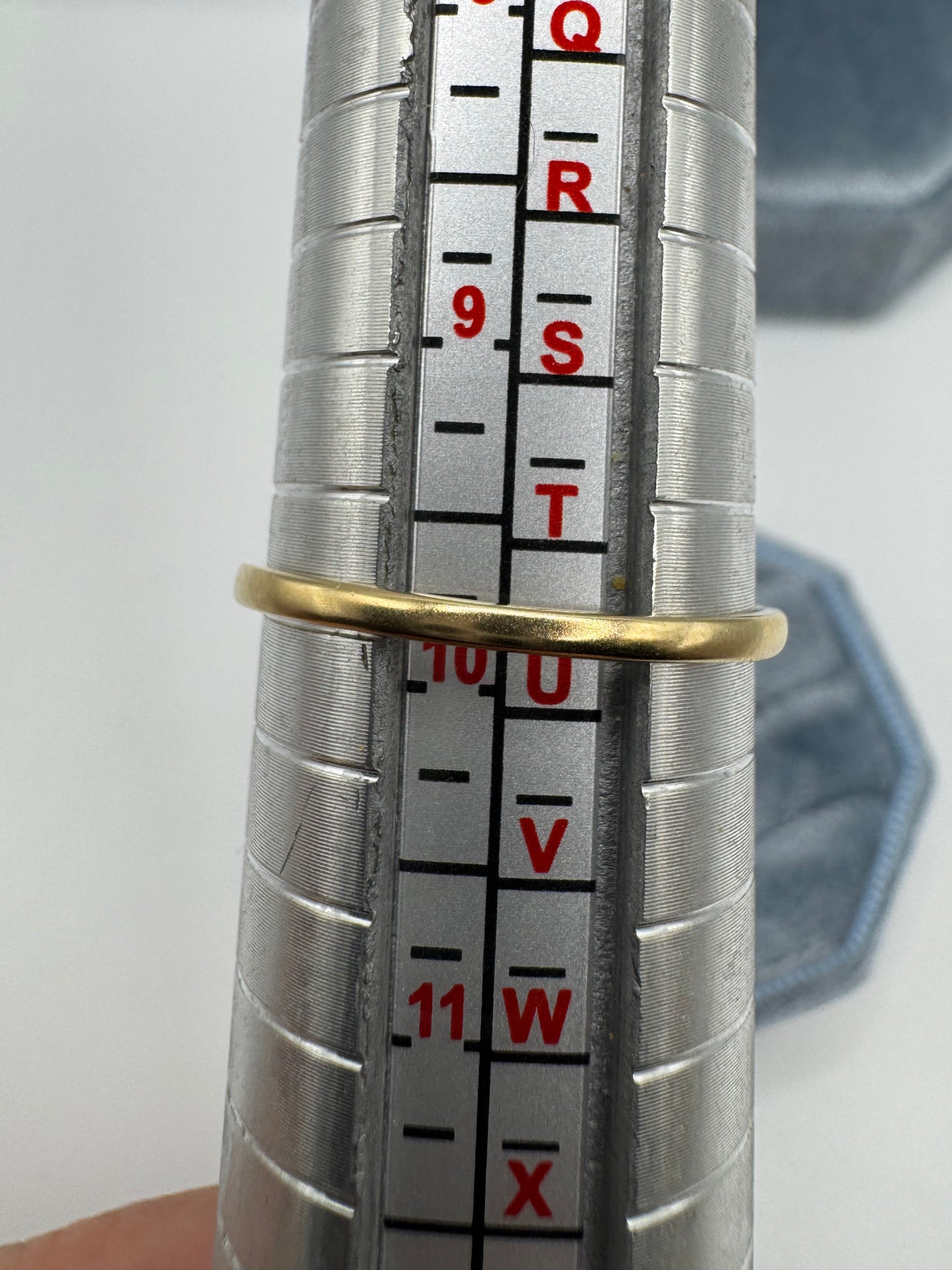 9ct gold garnet and diamond ring