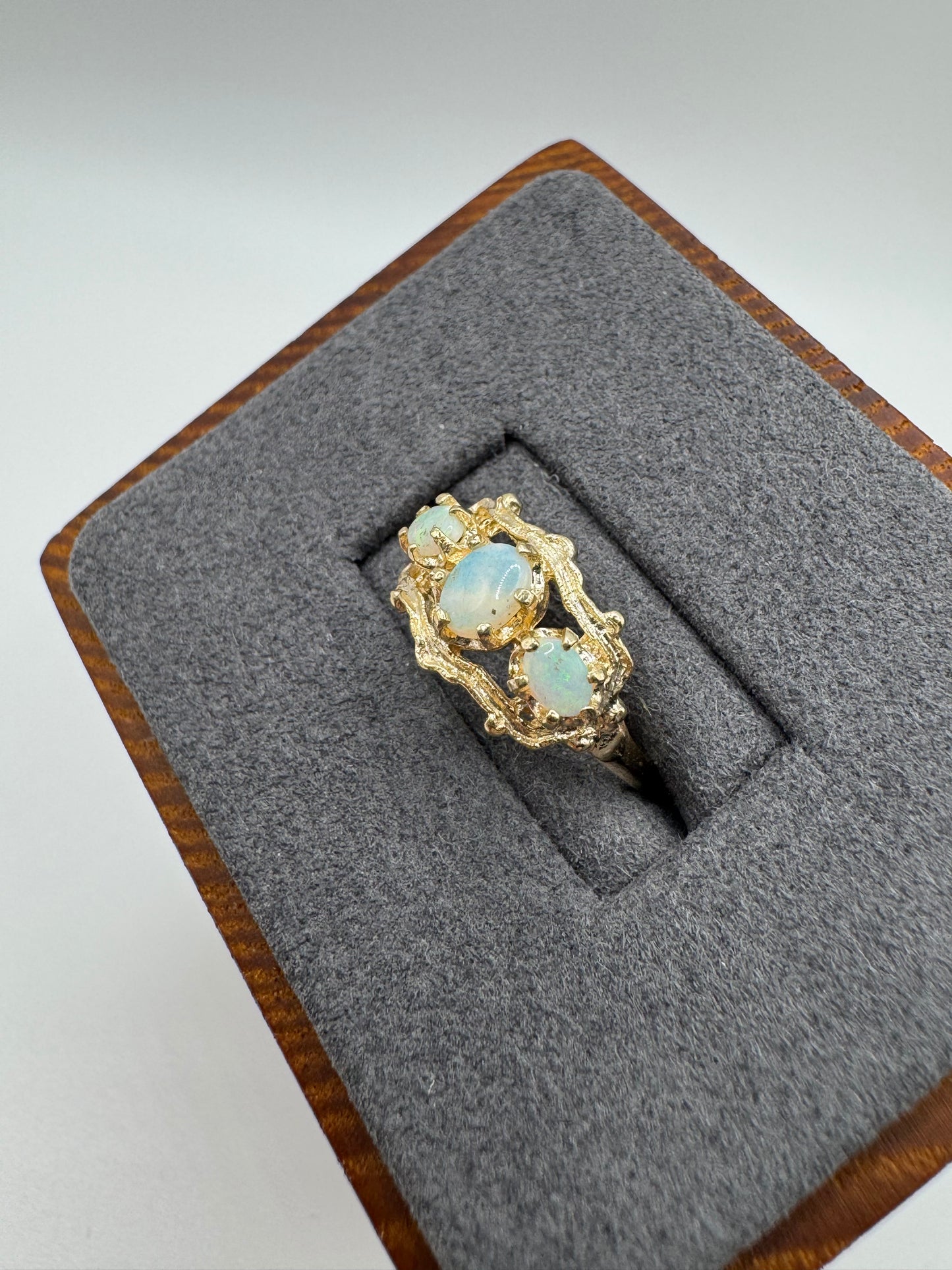 9ct gold opal ring