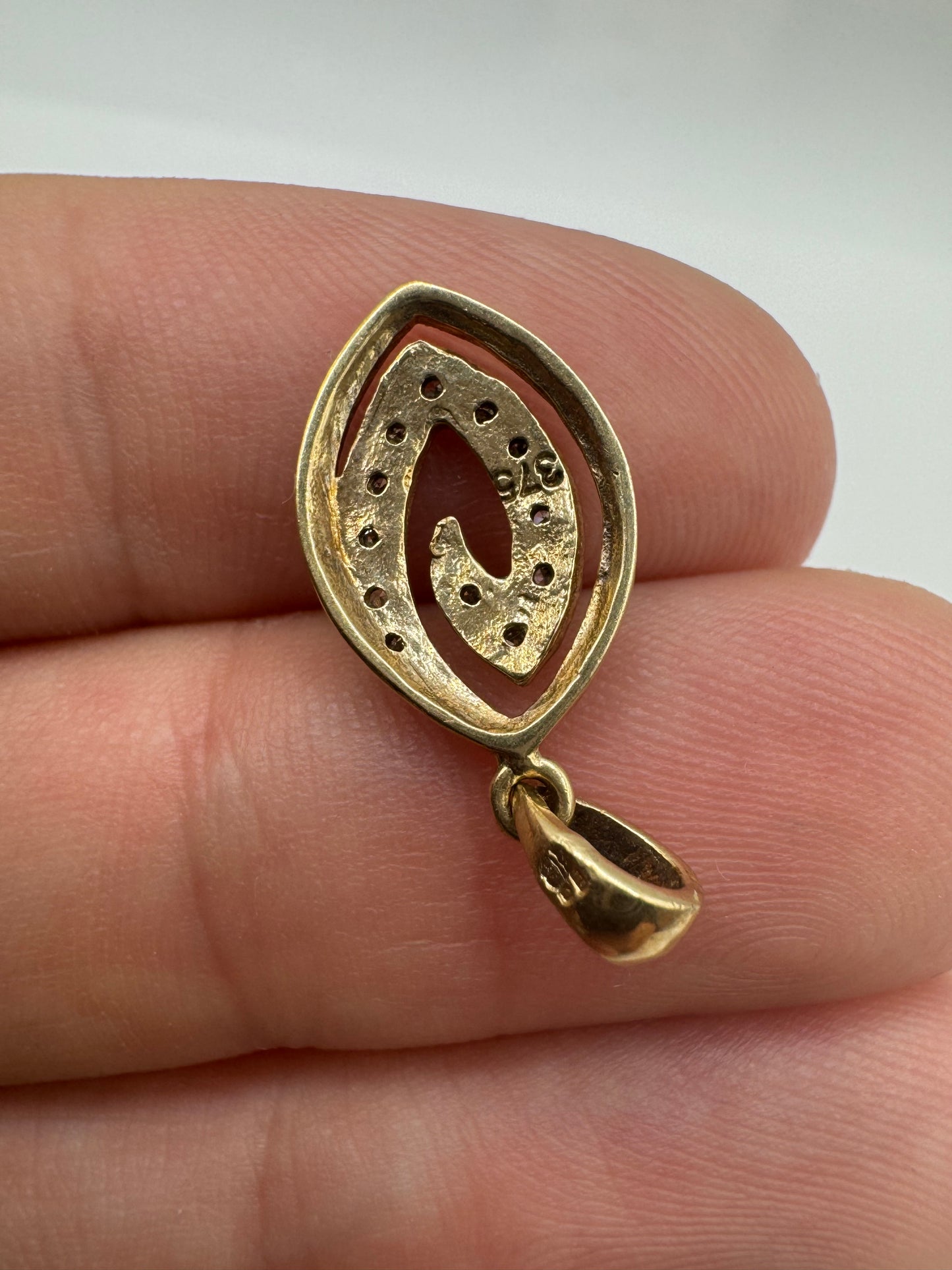 9ct gold diamond pendant