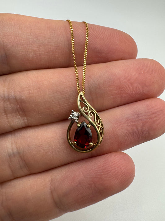 9ct gold garnet and diamond necklace (18”)
