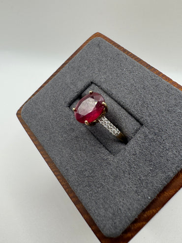 9ct gold ruby and zircon ring