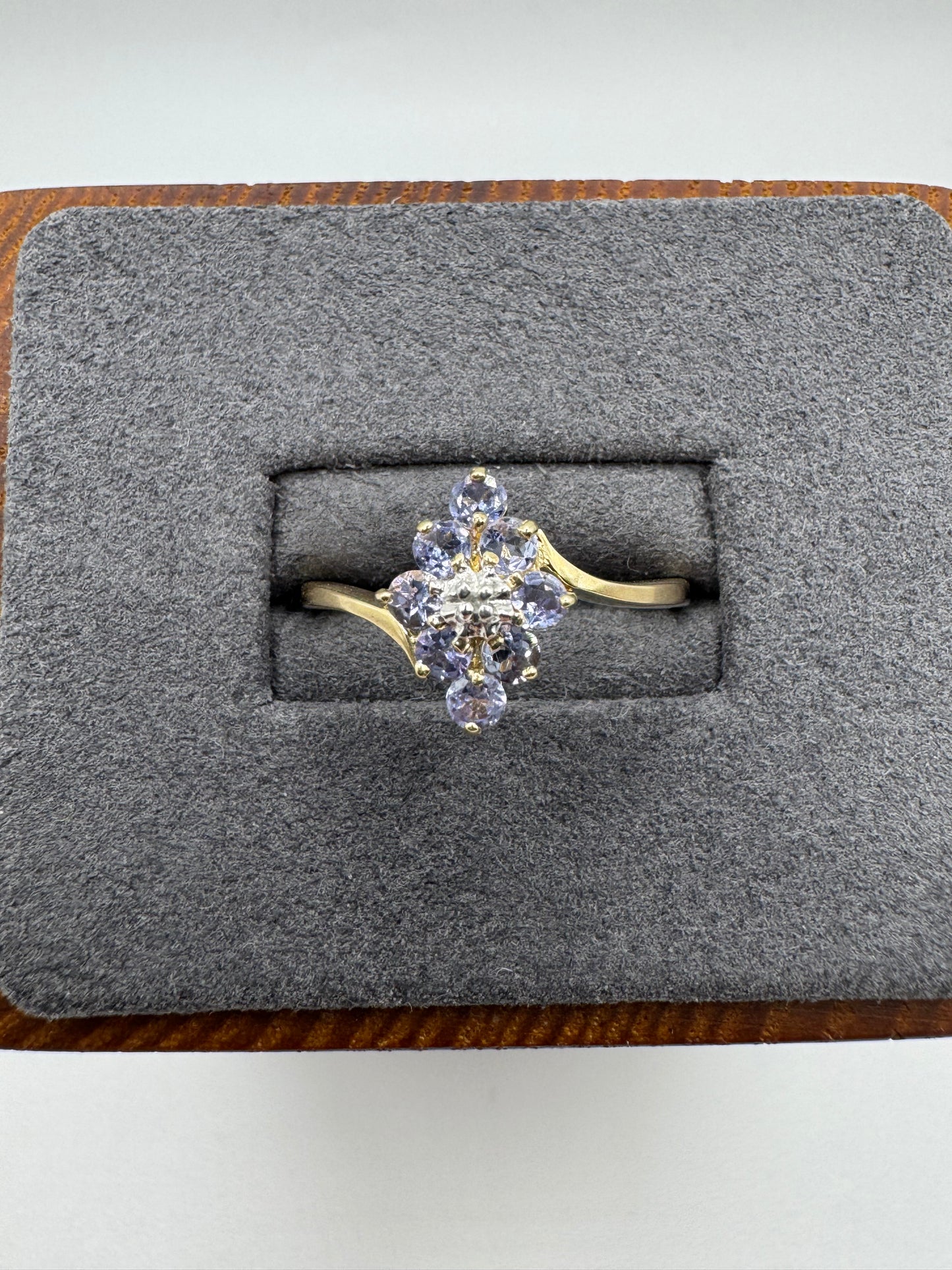9ct gold tanzanite and diamond ring