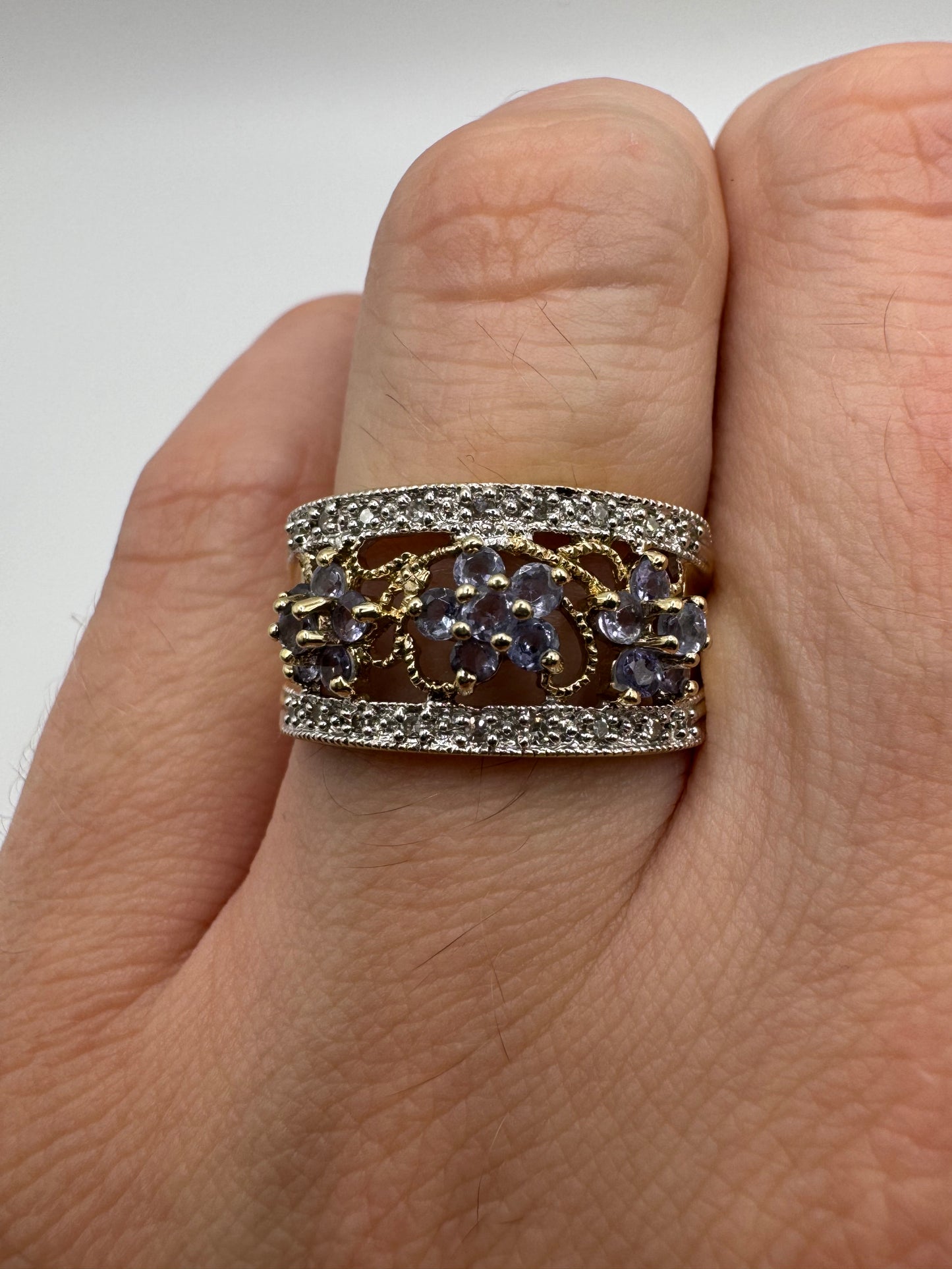 9ct gold tanzanite and diamond ring
