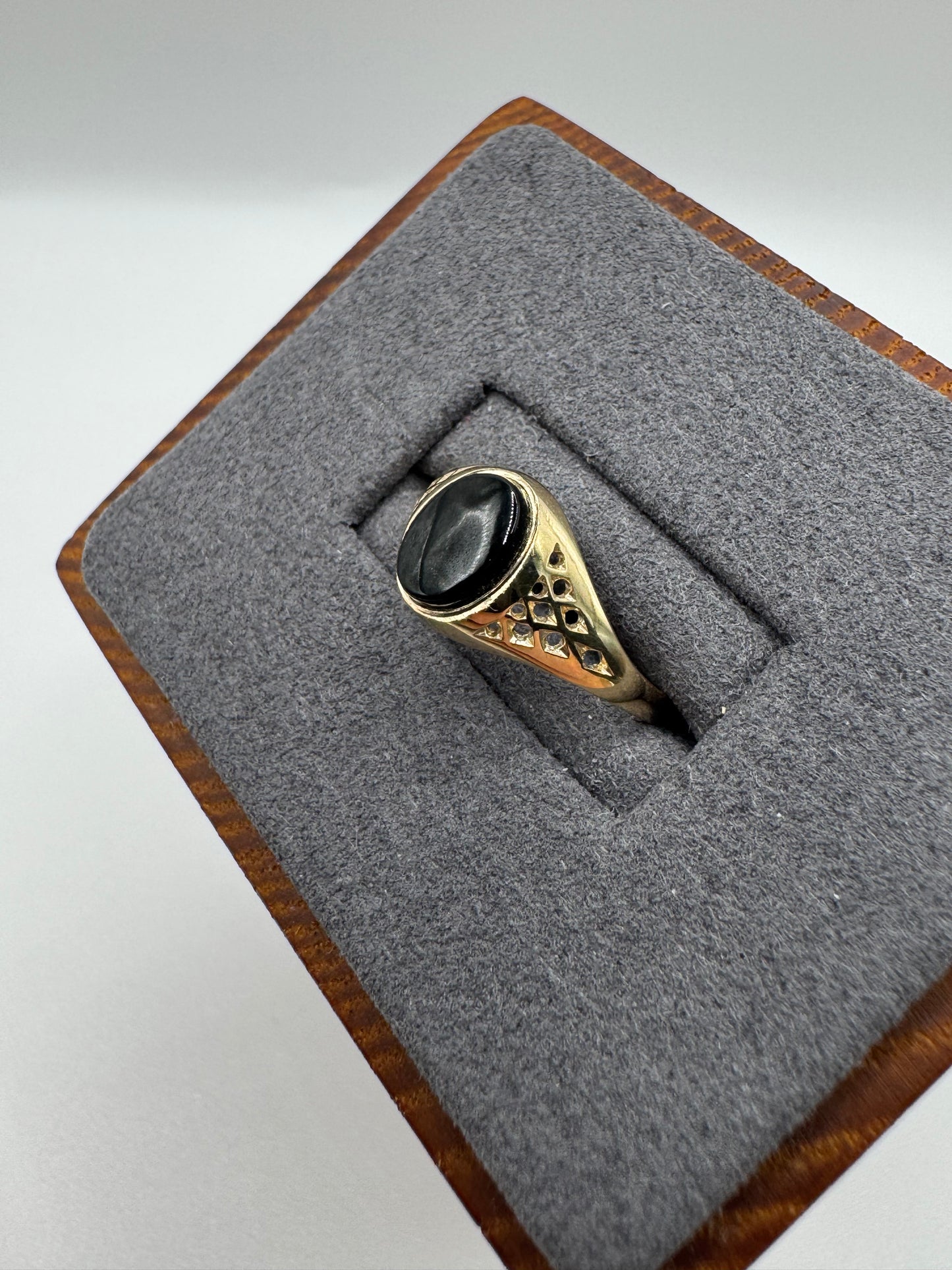 9ct gold onyx signet ring