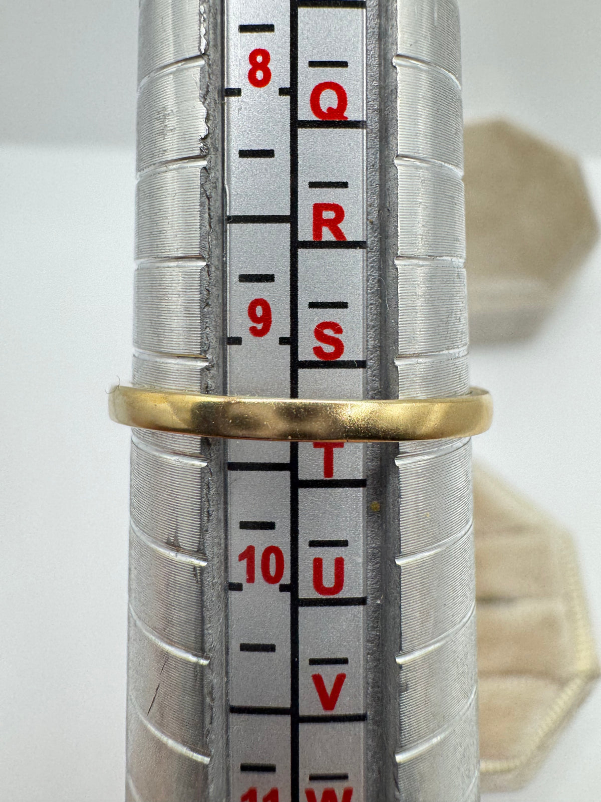 9ct gold kyanite and diamond ring