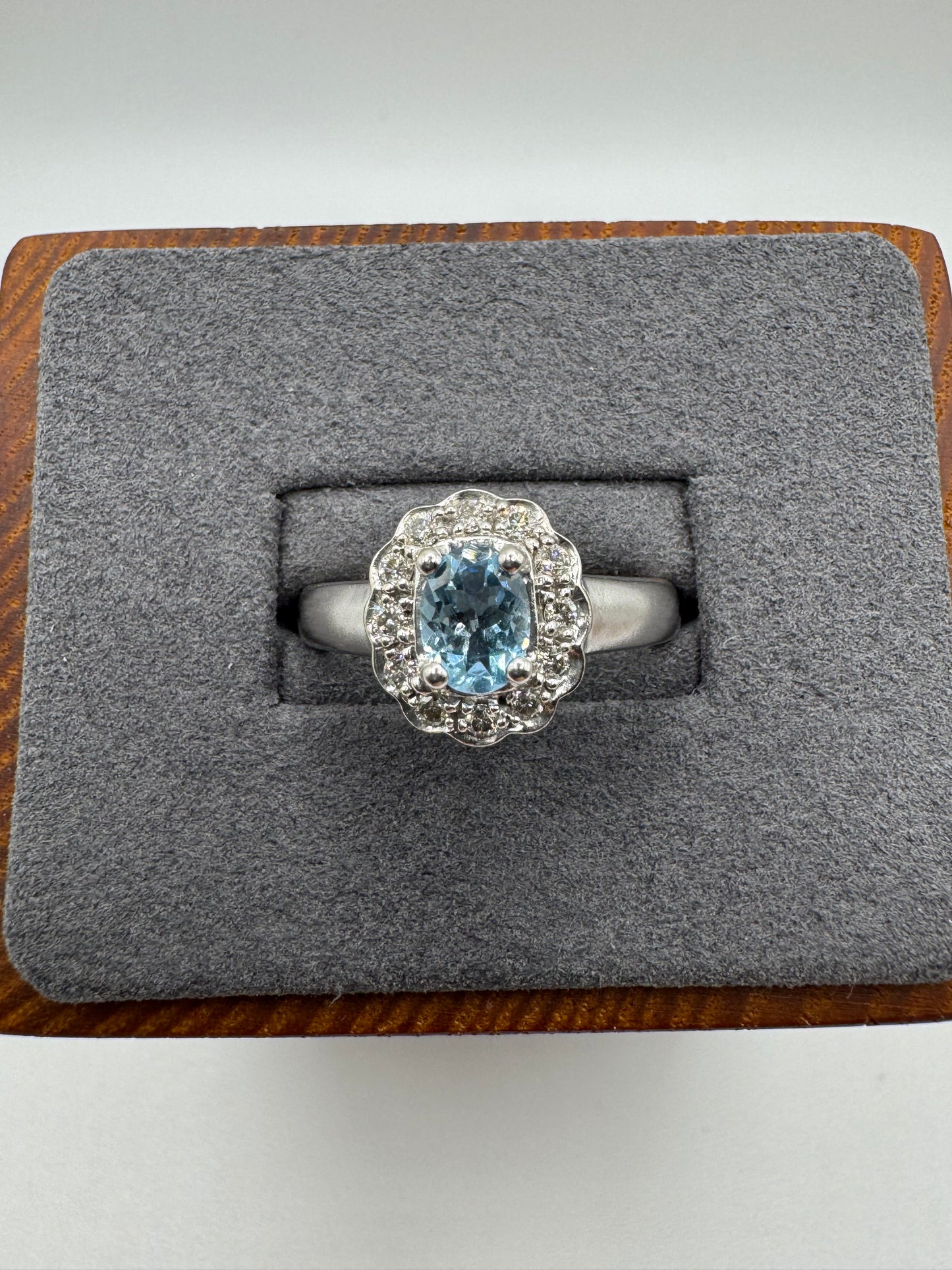 Heavy 9ct white gold topaz and diamond ring