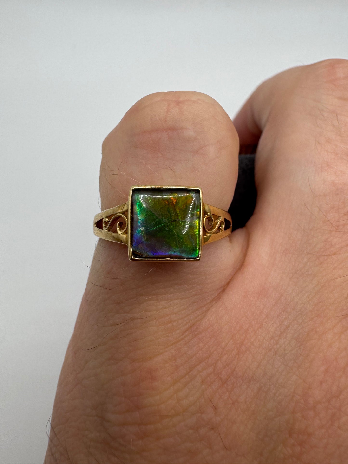 9ct gold ammolite ring
