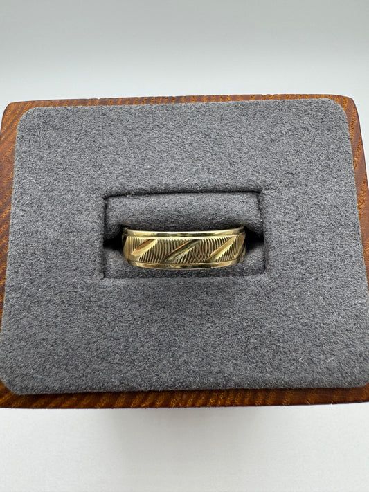 9ct gold engraved wedding style band