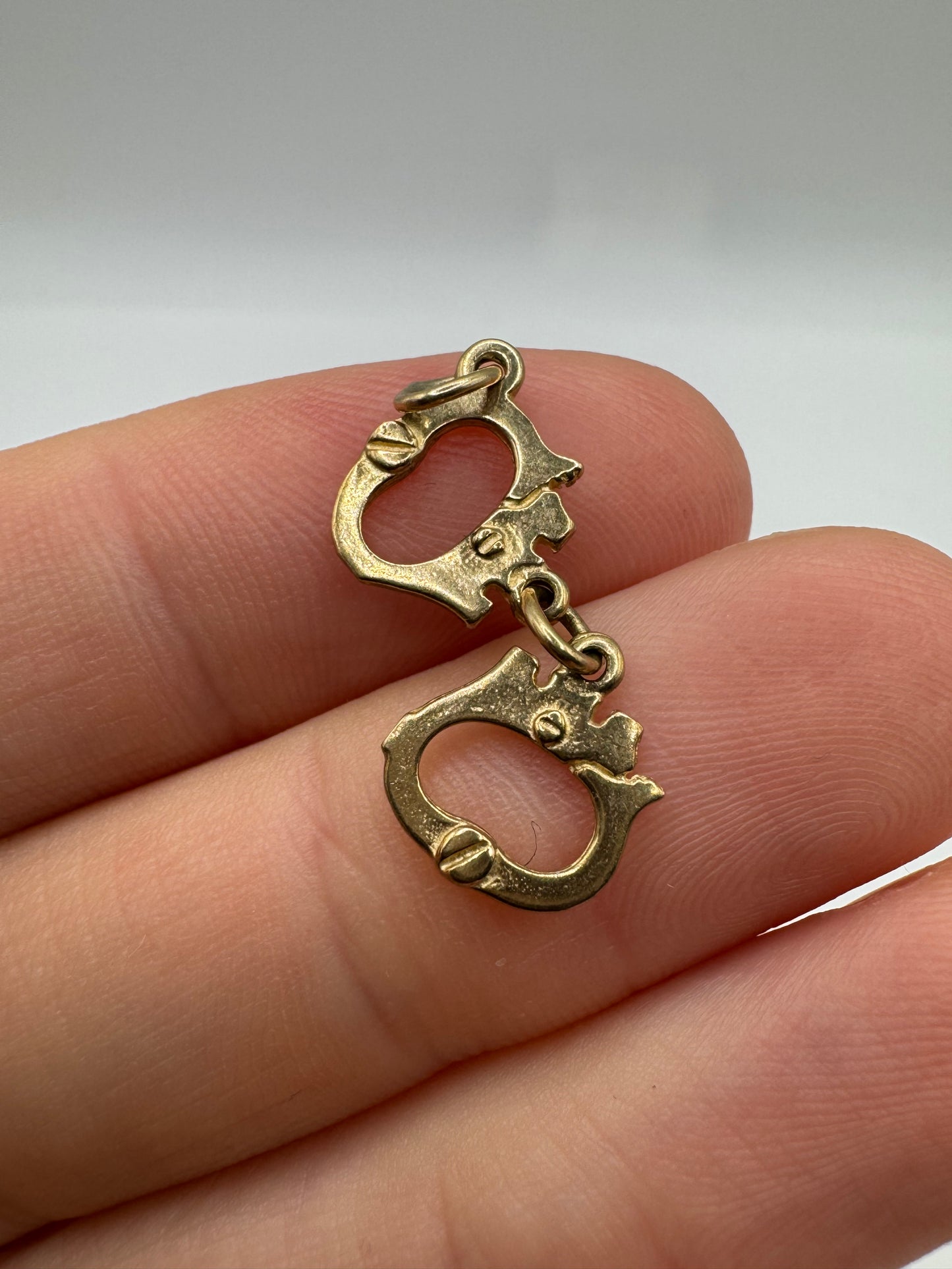 9ct gold handcuffs charm