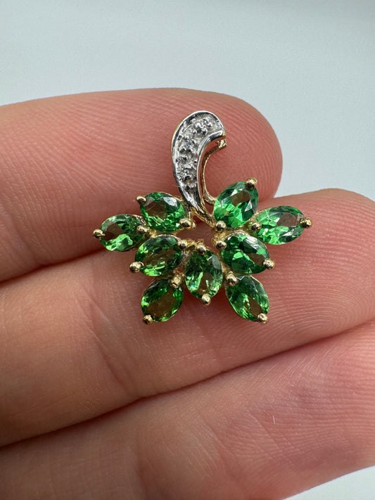 9ct gold diopside and diamond pendant