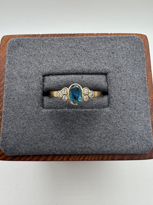 9ct gold topaz and cz ring