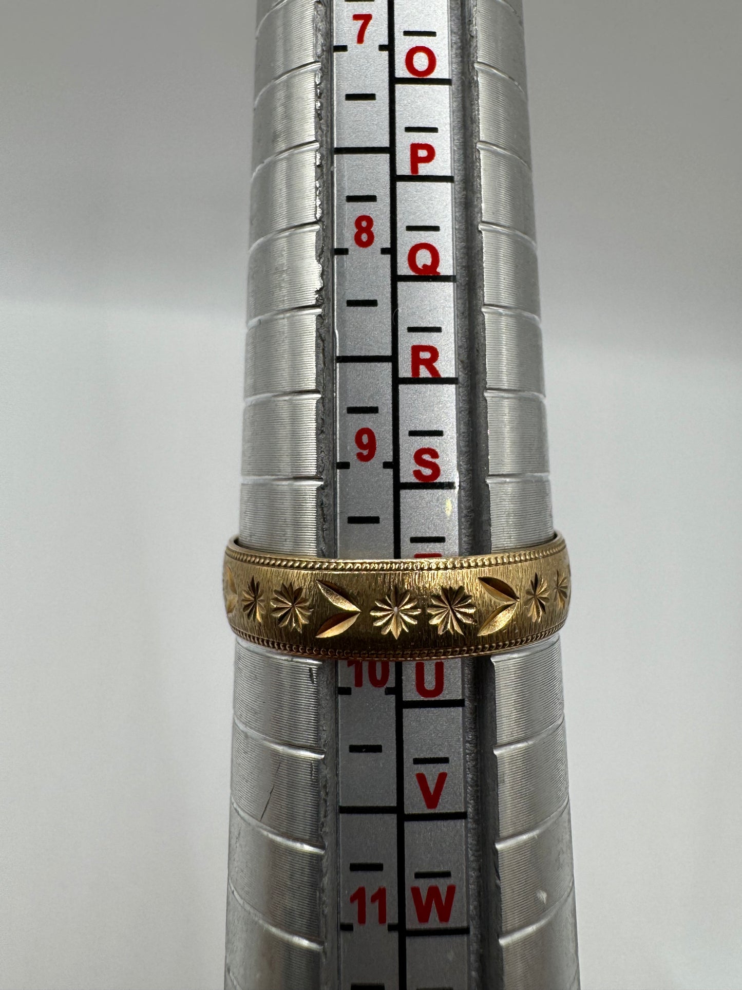 9ct gold patterned band