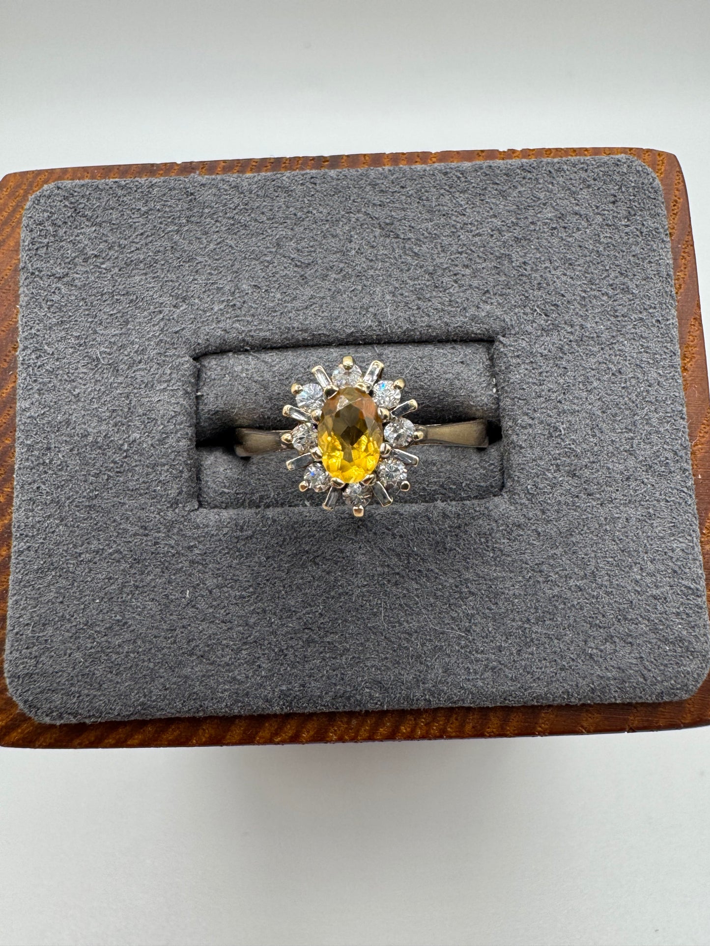 9ct gold citrine and cz ring