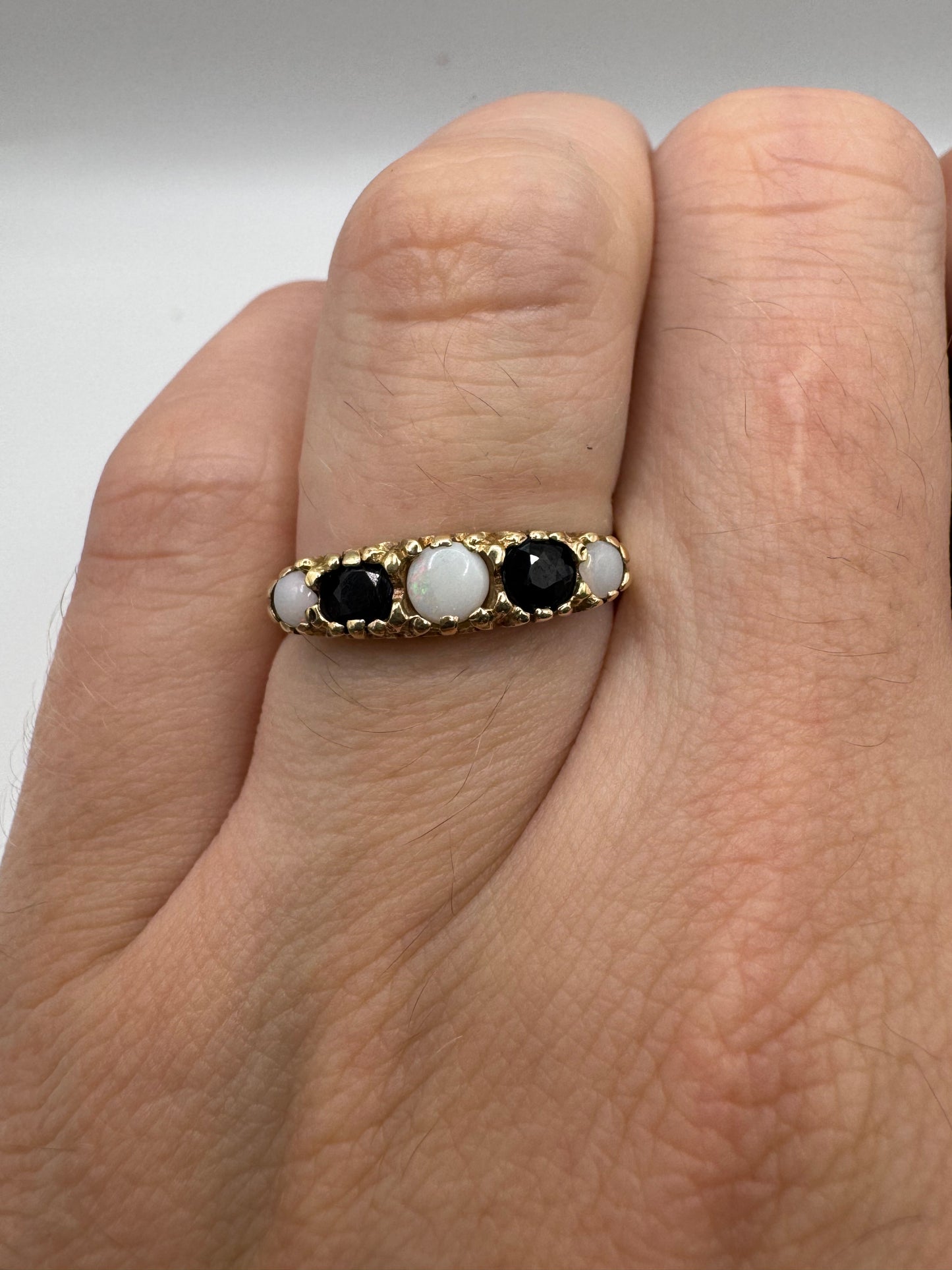 9ct gold garnet and opal ring