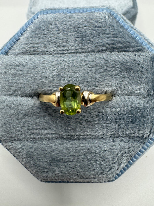 9ct gold peridot ring