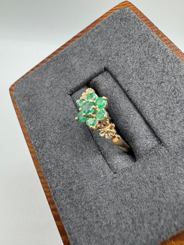 9ct gold emerald flower ring