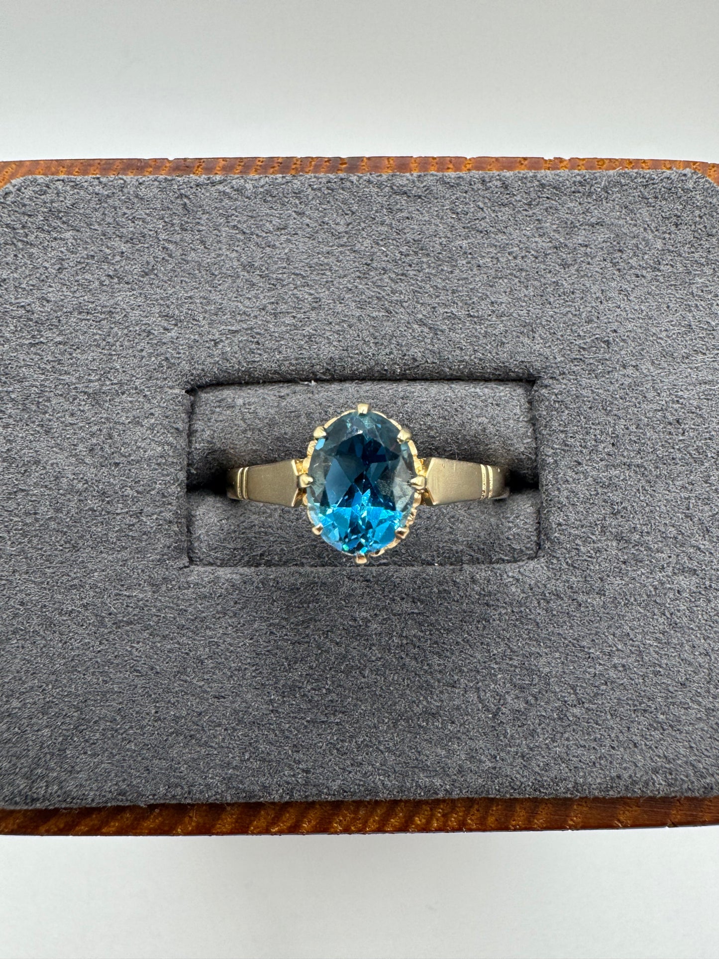 9ct gold topaz ring