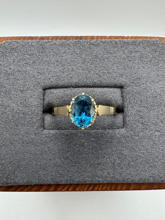 9ct gold topaz ring