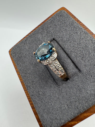 9ct gold London blue topaz and diamond ring