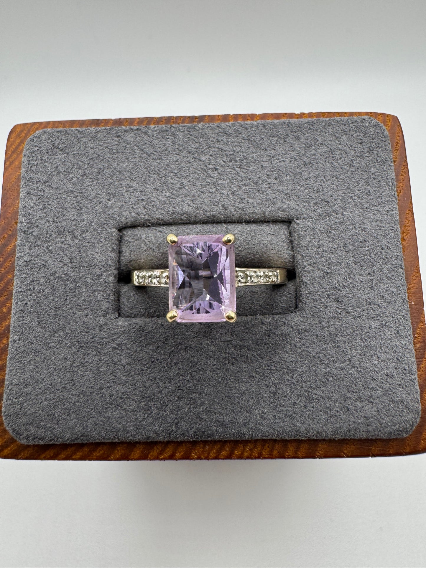 9ct gold kunzite and diamond ring