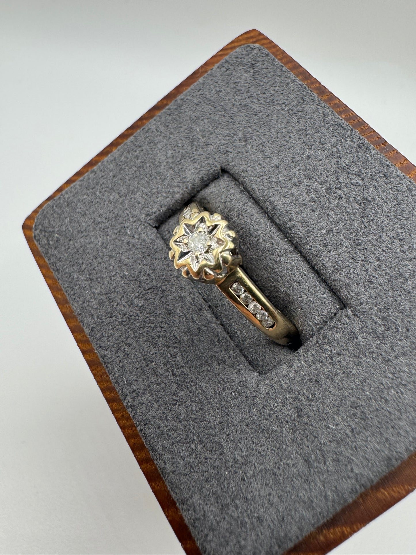 9ct gold 0.15ct diamond ring