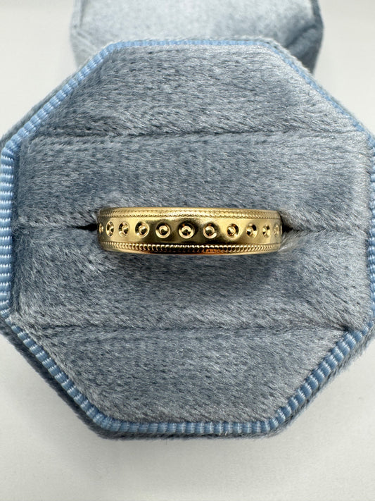 9ct gold patterned band
